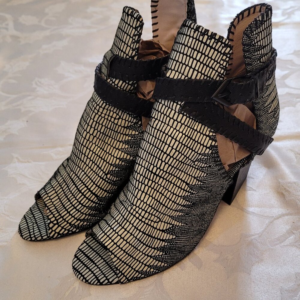 House of Harlow 1960 Black/White/Metalic Minnie Leather Peep Toe Shoes/Booties
